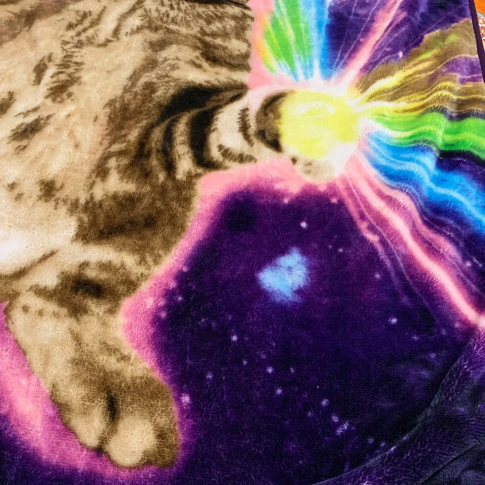 Throw blanket with cat on it